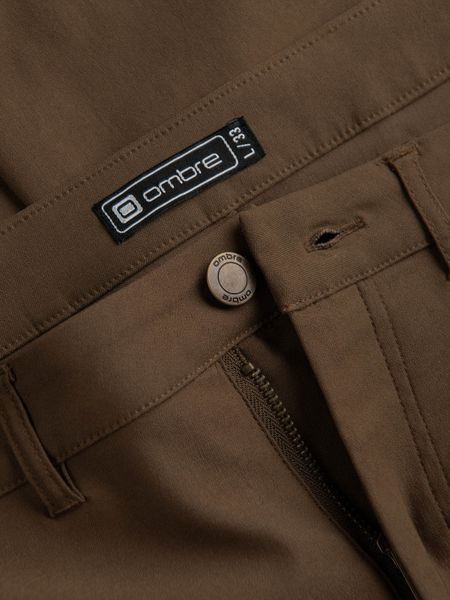 Spodnie męskie materiałowe REGULAR z kieszeniami cargo - oliwkowe V2 - Rozmiar: L. Zielone spodnie na co dzień męskie Ombre Clothing, bez wzorów, z materiału. W wyprzedaży za 79.99 zł.