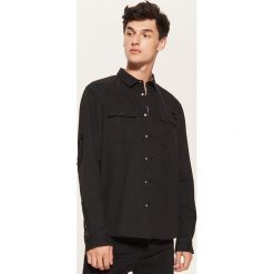Koszula oversize - Czarny. Koszule męskie marki House. W wyprzedaży za 49.99 zł.