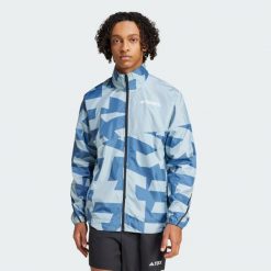Wiatrówka Terrex Multi Printed. Niebieskie kurtki treningowe męskie ADIDAS, s, bez wzorów, z materiału, bez kaptura, do biegania. W wyprzedaży za 313.20 zł.