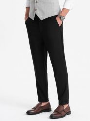 Męskie spodnie chino REGULAR FIT z gumką w pasie – czarne V4 - Rozmiar: L. Czarne spodnie na co dzień męskie Ombre Clothing, bez wzorów, z bawełny, casualowe. W wyprzedaży za 219.99 zł.