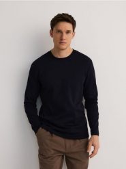 Bawełniana bluza regular fit - granatowy. Niebieskie bluzy nierozpinane męskie Reserved, l, bez wzorów, z bawełny, bez ramiączek, bez kaptura. W wyprzedaży za 79.99 zł.