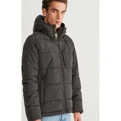 Pikowana kurtka z kapturem - Szary. Kurtki męskie marki Reserved. W wyprzedaży za 149.99 zł.