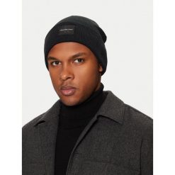 Czapka Calvin Klein. Czarne czapki męskie Calvin Klein, na zimę, bez wzorów. Za 99.99 zł.