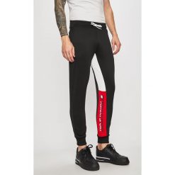Tommy Sport - Spodnie. Czarne spodnie dresowe męskie Tommy Sport, bez wzorów, z dzianiny. Za 369.90 zł.