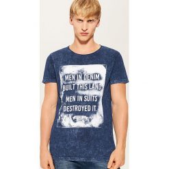 T-shirt z nadrukiem - Niebieski. Niebieskie t-shirty męskie House, z nadrukiem. Za 49.99 zł.