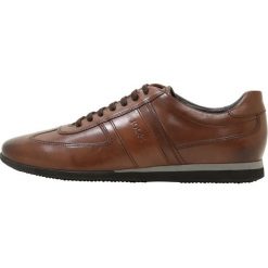 JOOP! HERNAS Sneakersy niskie brown. Buty sportowe na co dzień męskie JOOP!. W wyprzedaży za 401.40 zł.