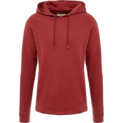 Folk RIVET Bluza z kapturem brick red. Bluzy nierozpinane męskie marki Folk. Za 609.00 zł.