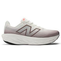 Buty męskie New Balance Fresh Foam 1080 v14 M108014F – białe. Białe buty do biegania męskie New Balance, bez wzorów, z żakardem, bez zapięcia, do biegania. Za 849.99 zł.