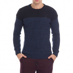 Sweter w kolorze granatowym. Niebieskie swetry męskie RNT23, z okrągłym kołnierzem. W wyprzedaży za 69.95 zł.