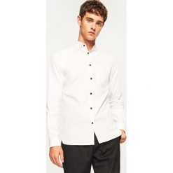 Koszula slim fit - Biały. Koszule męskie marki Reserved. W wyprzedaży za 59.99 zł.