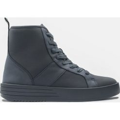 Granatowe sneakersy męskie. Buty sportowe na co dzień męskie marki Kazar. Za 469.00 zł.
