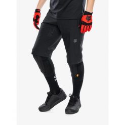 Szorty rowerowe męskie Fox Defend Short. Czarne szorty sportowe męskie FOX, bez wzorów, sportowe. Za 432.99 zł.