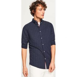 Koszula z mikroprintem slim fit - Granatowy. Niebieskie koszule męskie Reserved. Za 99.99 zł.