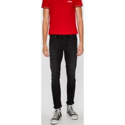 Wrangler - Jeansy Larston. Jeansy męskie marki Wrangler. W wyprzedaży za 259.90 zł.