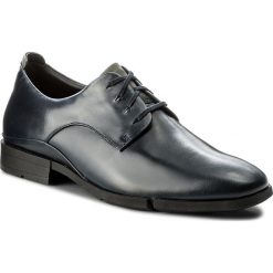 Półbuty CLARKS - Daulton Walk 261269397 Dark Blue Lea. Niebieskie eleganckie półbuty męskie Clarks, z materiału, eleganckie. W wyprzedaży za 279.00 zł.