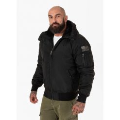 Kurtka zimowa męska Pitbull z kapturem Beejay II. Czarne kurtki męskie PITBULL, na zimę, l, bez wzorów, bez ramiączek, z kapturem. Za 449.00 zł.