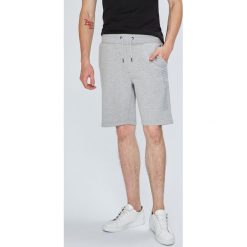 Tommy Hilfiger - Szorty. Szorty męskie marki Tommy Hilfiger. W wyprzedaży za 219.90 zł.