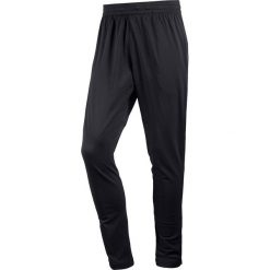 Spodnie sportowe w kolorze czarnym. Czarne spodnie dresowe męskie Under Armour, z materiału. W wyprzedaży za 164.95 zł.