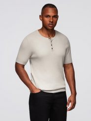Męski t-shirt dzianinowy z guzikami przy dekolcie – jasnoszary V3 - Rozmiar: XXL. Szare t-shirty męskie Ombre Clothing, m, bez wzorów, z dzianiny, bez kołnierzyka, bez ramiączek. W wyprzedaży za 119.99 zł.