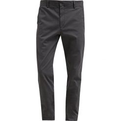 DOCKERS INSIGNIA Chinosy steelhead. Szare eleganckie spodnie męskie DOCKERS, z bawełny. Za 399.00 zł.