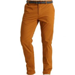 Scotch & Soda MOTT CLASSIC WITH CLEAN OUTLOOK Spodnie materiałowe nutmeg. Brązowe spodnie na co dzień męskie Scotch & Soda, z bawełny. Za 419.00 zł.