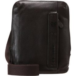 Piquadro PULSE CROSS BODY BAG Torba na ramię testa di moro. Torby męskie na ramię marki Piquadro. W wyprzedaży za 411.75 zł.