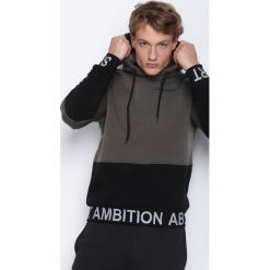Ciemnozielona Bluza Dignity. Bluzy nierozpinane męskie Born2be. Za 49.99 zł.