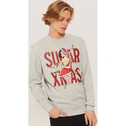 Bluza ze świątecznym motywem - Szary. Bluzy nierozpinane męskie marki House. W wyprzedaży za 19.99 zł.