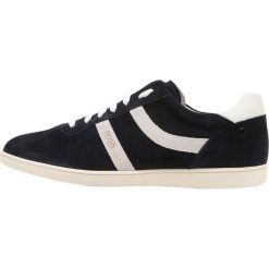 BOSS CASUAL RUMBA TENN Sneakersy niskie dark blue. Buty sportowe na co dzień męskie marki BOSS CASUAL. W wyprzedaży za 345.95 zł.