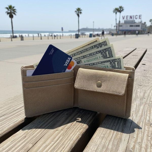 Portfel na monety Canvas RFID piaskowy. Brązowe portfele męskie GHETTOBLASTER, bez wzorów. Za 173.43 zł.