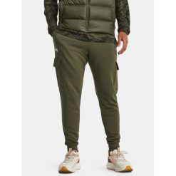 Spodnie męskie Under Armour Rival Fleece Cargo Jogger. Zielone spodnie na co dzień męskie Under Armour, bez wzorów, z dresówki, casualowe. Za 172.05 zł.