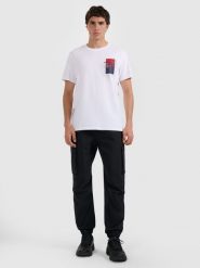 4F T-shirt regular z nadrukiem męski - biały M. Białe t-shirty męskie 4f, m, bez wzorów, bez kołnierzyka, bez ramiączek. Za 69.99 zł.