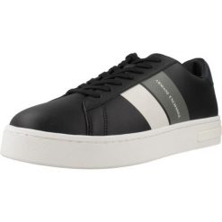 Buty ARMANI EXCHANGE LONDON Czarny. Czarne buty trekkingowe męskie Armani Exchange, bez wzorów, z syntetyku, bez zapięcia. W wyprzedaży za 562.00 zł.