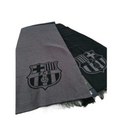 Elegancki, najwyższej jakości szalik Barcelona. Szare szaliki męskie Real Madrid, bez wzorów, eleganckie. W wyprzedaży za 88.61 zł.