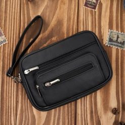 Saszetka męska skórzana do ręki elegancka klasyczna czarna Abruzzo ABR-50. Czarne saszetki męskie bez wzorów, ze skóry. Za 99.00 zł.