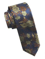 Elegancki i Modny Męski Krawat - Angelo di Monti - Kwiaty na Niebieskim Tle. Niebieskie krawaty i muchy męskie Angelo di Monti, bez wzorów, z tkaniny, eleganckie. Za 45.00 zł.