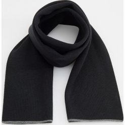 Szalik - Czarny. Czarne szaliki męskie Reserved. Za 59.99 zł.