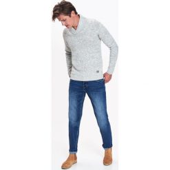 SWETER MĘSKI Z SZALOWYM KOŁNIERZEM. Swetry męskie marki TOP SECRET. W wyprzedaży za 59.99 zł.