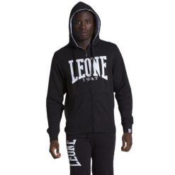 Męska zapinana na zamek bluza z kapturem Leone 1947 Apparel. Czarne bluzy rozpinane męskie LEONE 1947 APPAREL, l, bez wzorów, z tkaniny, sportowe, bez ramiączek, z kapturem. W wyprzedaży za 154.80 zł.