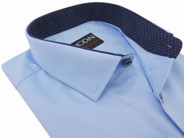 Błękitna/niebieska koszula męska z granatowymi kontrastami w kropki Y06. Niebieskie koszule męskie Modini Moda Męska, m, bez wzorów, z bawełny, bez kołnierzyka, bez ramiączek. W wyprzedaży za 175.50 zł.