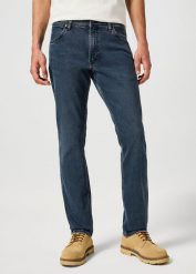 WRANGLER GREENSBORO MĘSKIE SPODNIE JEANSOWE JEANSY DŻINSY STORMY WASH 112357413 W15Q017437. Jeansy męskie Wrangler, bez wzorów, z jeansu. Za 219.99 zł.
