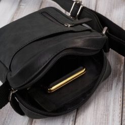 Paolo Peruzzi Saszetka męska na ramię skórzana czarna mała AY-05-HBL. Czarne saszetki męskie Paolo Peruzzi, bez wzorów, małe. Za 175.90 zł.