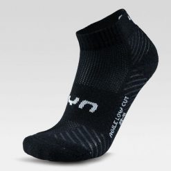 Skarpety treningowe dla dorosłych Uyn Agule Low Cut Socks. Czarne buty treningowe męskie UYN, bez wzorów, bez zapięcia, na fitness i siłownię. Za 79.99 zł.