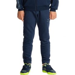Spodnie dresowe juniorskie Erima Essential Team Sweatpants. Niebieskie spodnie dresowe męskie Erima, bez wzorów, z dresówki. Za 164.50 zł.