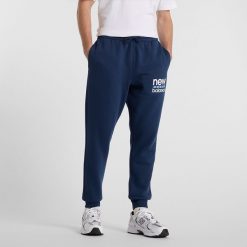 Spodnie męskie New Balance MP51940NNY – granatowe. Niebieskie spodnie dresowe męskie New Balance, bez wzorów, z bawełny. Za 219.99 zł.
