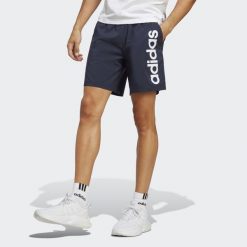 Spodenki krótkie sportowe AEROREADY Essentials Chelsea. Białe szorty sportowe męskie ADIDAS, bez wzorów, z materiału, sportowe. Za 109.00 zł.