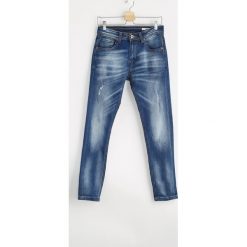 Niebieskie Jeansy Dashes. Niebieskie jeansy męskie Born2be, z denimu. Za 49.99 zł.