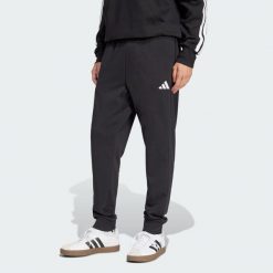 Spodnie Essentials Feel Cozy French Terry. Białe spodnie dresowe męskie ADIDAS, bez wzorów, z dresówki. W wyprzedaży za 175.20 zł.