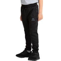 Spodnie treningowe juniorskie Erima Training Pants. Czarne szorty sportowe męskie Erima, bez wzorów, sportowe. Za 180.50 zł.