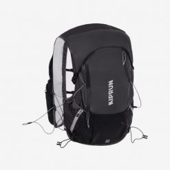 Plecak do biegania w terenie unisex Kiprun 900 20+5 litrów z bukłakiem 2 l. Czarne plecaki męskie KIPRUN, bez wzorów. Za 499.99 zł.